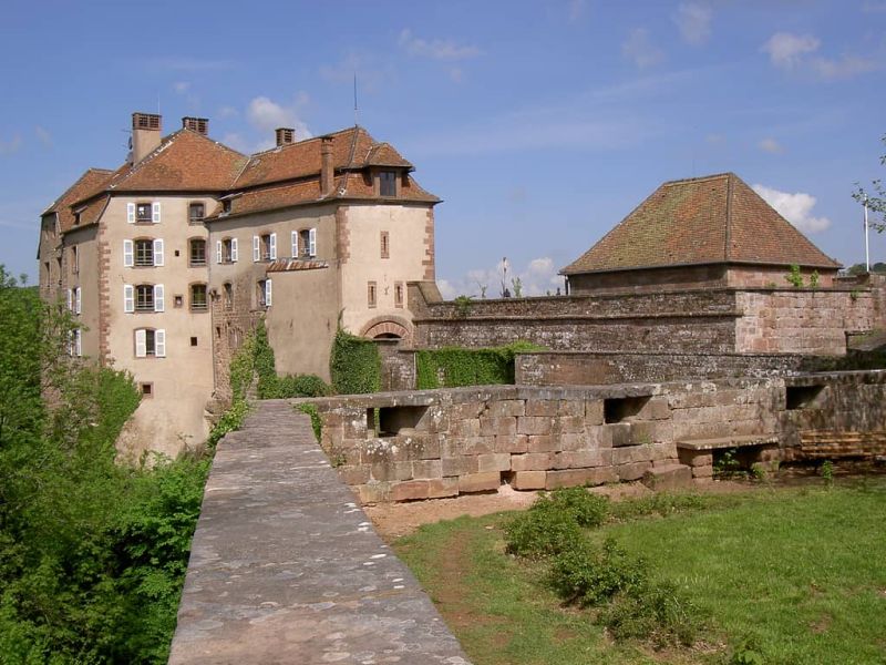 Fichier:Chateau-de-La-Petite-Pierre.jpg